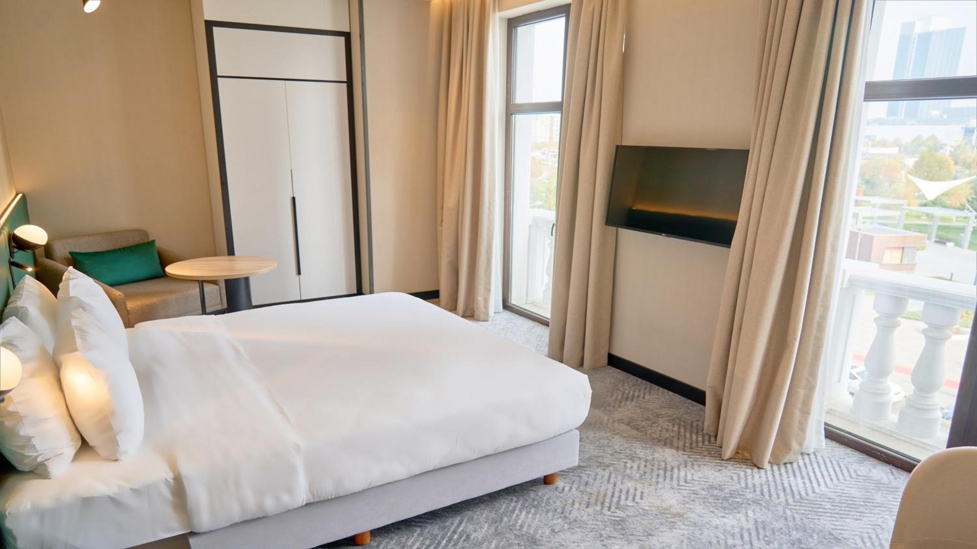 Holiday Inn Tashkent City By Ihg Esterno foto